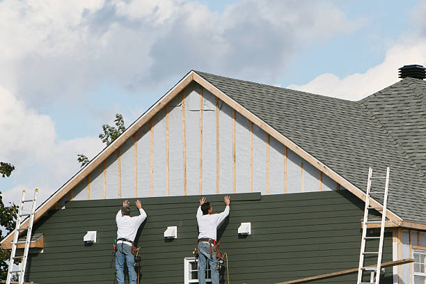 Professional Siding Contractor technician working in Bensenville, IL